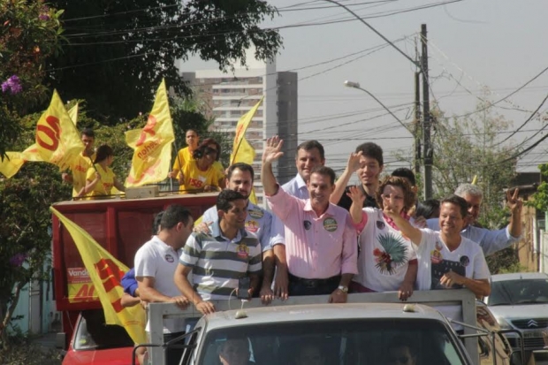Darlan Braz, Vanderlan Cardoso, Marcos Abrão e Lúcia Vânia: carreata concorrida em Goiânia | Foto: Equipe de campanha do PPS
