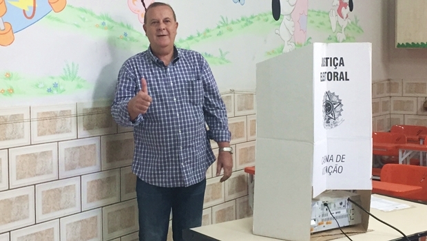 Prefeito Paulo Garcia após votar | Foto: Alexandre Parrode