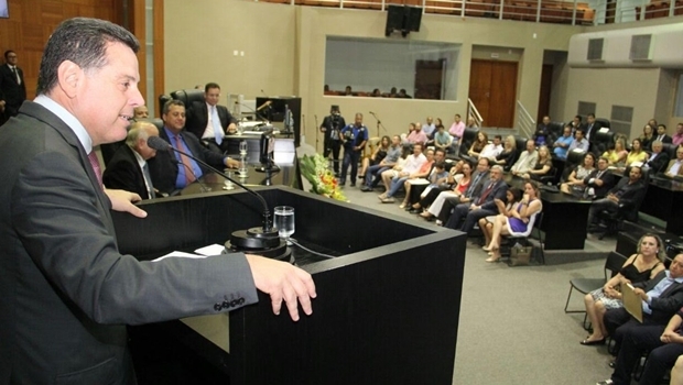 Governador recebe título cidadão matogrossense | Foto: Humberto Silva