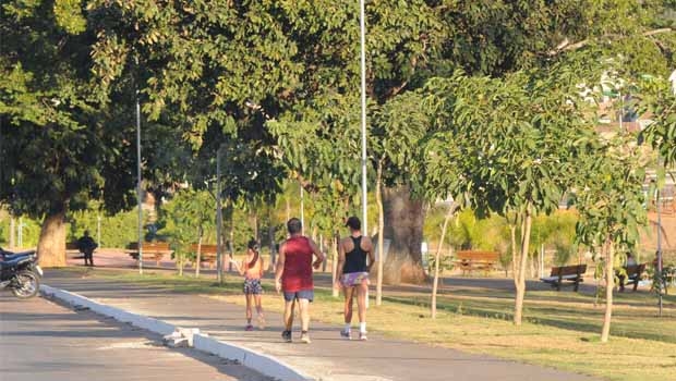Canedenses passeiam em parque de Senador Canedo: cidade passou por verdadeira revolução nas gestões de Vanderlan | Foto: Divulgação
