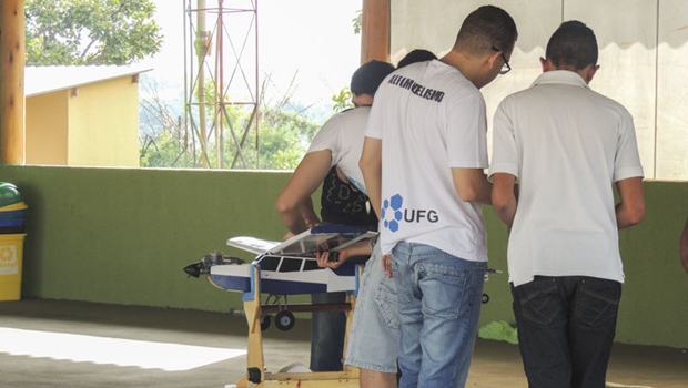 Projeto de extensão da Escola de Engenharia Elétrica, Mecânica e de Computação aplica os conceitos estudados para construção de protótipos | Foto: Ascom/UFG