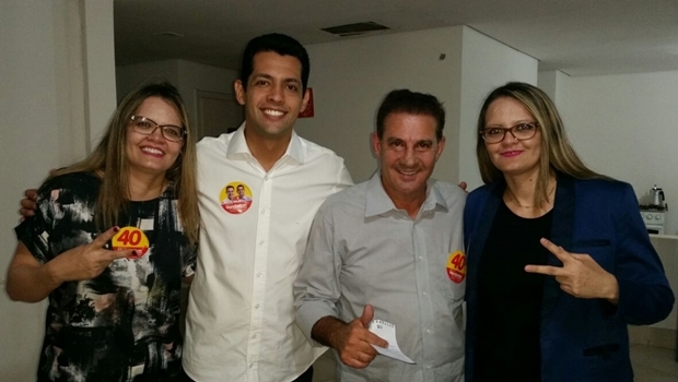 Fabia Oliveira, Thiago Albernaz, Vanderlan e Fabiana Oliveira: as gêmeas criaram o app