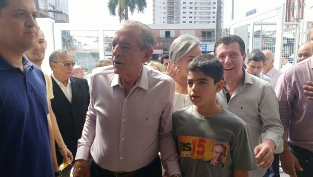 Iris chegando ao colégio Marista | Foto: Amanda Damasceno 