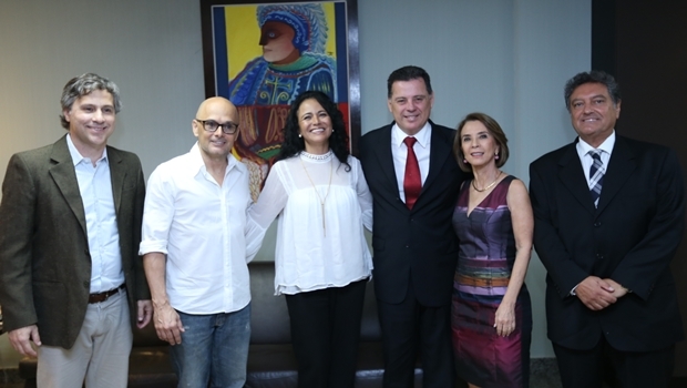 Governador Marconi Perillo e a secretária da Seduce Raquel Teixeira se reuniram com os diretores a Quasar na tarde desta terça-feira (11/10) | Foto: Divulgação