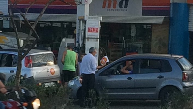 posto-de-gasolina-adesivo