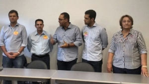 Em reunião, Virmondes Cruvinel e Rose Cruvinel oficializaram apoio a Vanderlan | Foto: Amanda Damasceno / Jornal Opção
