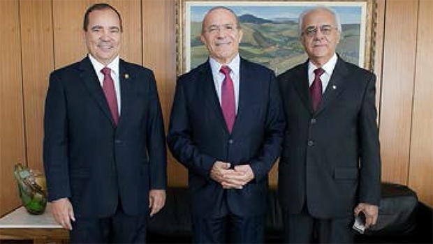 Senador Vicentinho, ministro Eliseu Padilha e prefeito Moisés Avelino: em busca de recursos