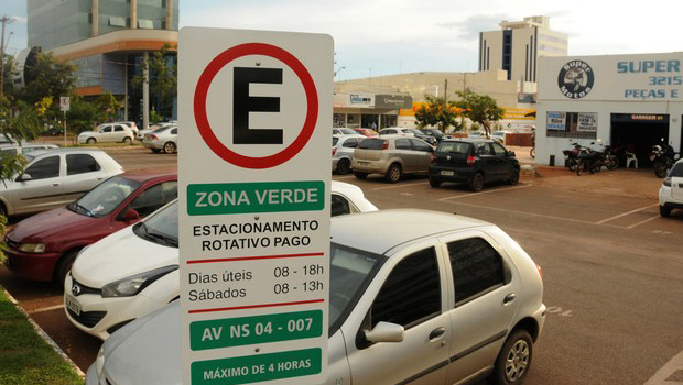 Quero rediscutir a contratação da empresa Blue para operacionalizar o estacionamento rotativo da cidade”