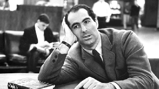 Philip Roth: autor de uma obra densa, inquiridora sobre os limites da moral dominante; moral que acaba sendo letal para alguns indivíduos. Em “Indignação”, a personagem sucumbe e morre jovem