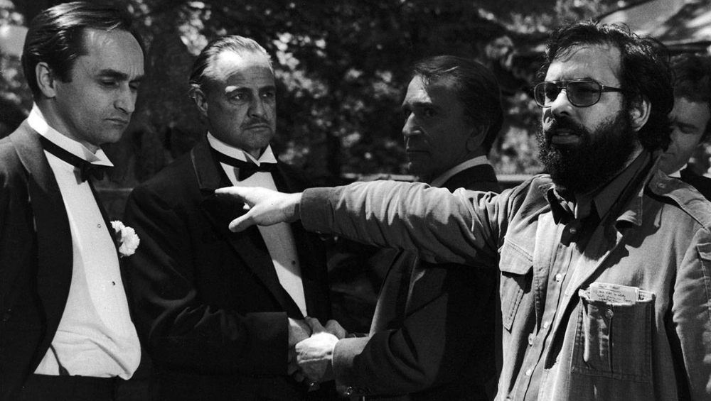Marlon Brando, caracterizado como o mafioso Vito Corlone, e Francis Ford Coppola