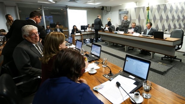 Brasília - A Comissão de Constituição e Justiça (CCJ) do Senado se reúne para apreciar e votar a Proposta de Emenda à Constituição 55/2016 que limita os gastos públicos pelos próximos 20 anos. (Foto: Marcelo Camargo/Agência Brasil)