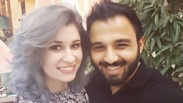 Um comentário no Instagram de Sindy virou um casamento com Hamza Mohammed nos Emirados Árabes, no ano seguinte