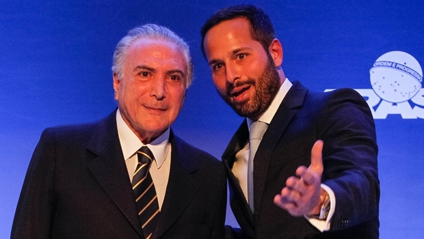Presidente Michel Temer e o ex-ministro que incendiou o governo, Marcelo Calero. Aliás, foram vários ministros-bomba | Foto: Beto Barata