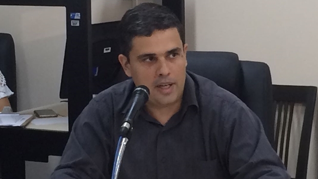 Superintendente da Sefin, Eduardo Scarpa, explica o projeto para orçamento municipal de 2017 | Foto: Larissa Quixabeira / Jornal Opção