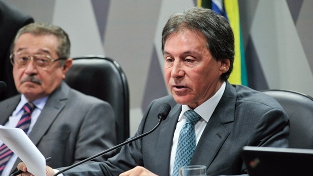 Senador Eunício Oliveira (PMDB-CE) apresentou parecer favorável à aprovação da PEC do Teto de Gastos | Foto: Geraldo Magela/Agência Senado