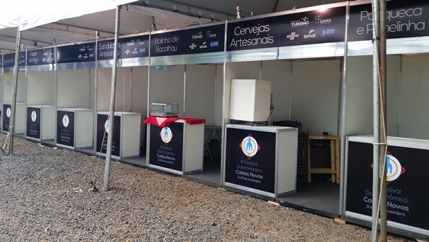 Montagem das barracas do Festival Gastronômico de Caldas Novas | Foto: divulgação
