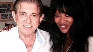 João de Deus e a modelo internacional Naomi Campbel; ela esteve em Abadiânia em 2015, em busca de apoio