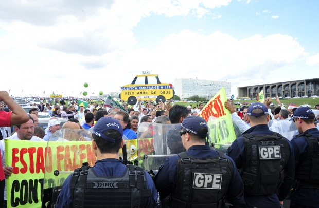 Manifestação dos taxistas em Brasília | Foto: Luis Macedo/ Câmara do Deputados