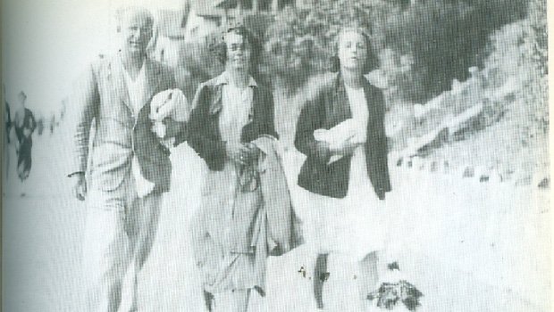 Francis Fierz e a gaúcha Mabel Robinson Fierz (centro), com a filha Fay Fierz, em 1937. Ela foi amante, mecenas, conselheira e até agente literária informal de George Orwell, autor do seminal “1984”, e contribuiu para sua fama. 
