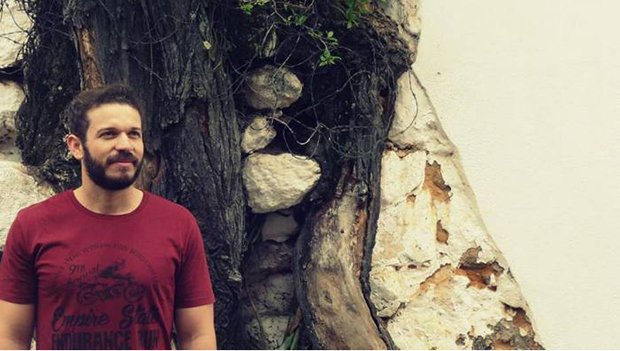 Romance trata da “transformação de jovens distraídos em adultos com raiva” | Foto: Reprodução