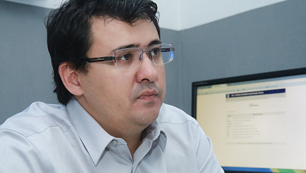 Delegado Breynner Vasconcelos: “O combate às organizações criminosas tem que ser feito na parte financeira” | Foto: Fernando Leite / Jornal Opção