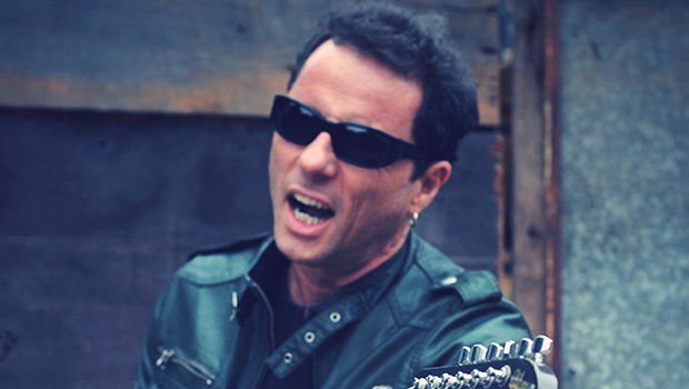 Guitarrista e compositor Tony Bellotto: “Os autores souberam utilizar as músicas como inspiração e é um trabalho totalmente original e inventivo” | Foto: Reprodução 
