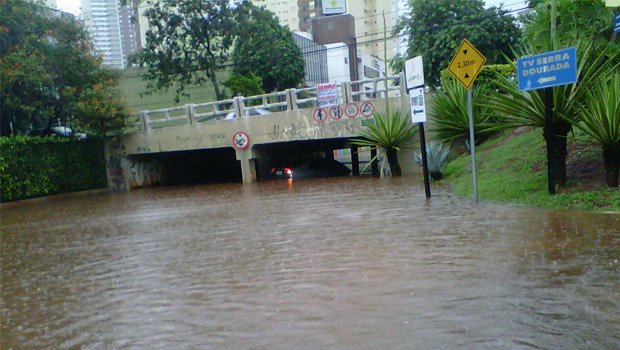Túnel sob a Avenida Jamel Cecílio, onde o alagamento é recorrente e piora com a maior impermeabilização do solo | Foto: Reprodução