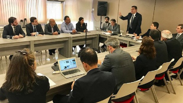 Amastha durante reunião pela revisão do pacto federativo, em Brasília | Divulgação