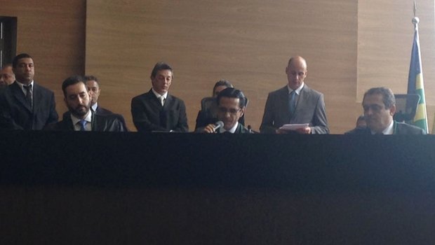 Kennedy Trindade, ao centro, é empossado presidente | Foto: Bruna Aidar