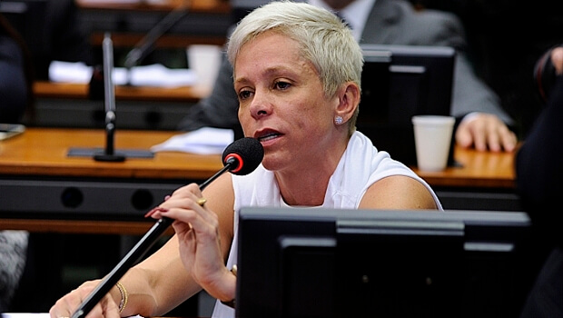 Relatora, Cristiane Brasil (PTB), se comprometeu a incluir na votação final mais sugestões de Zarattini | Foto: Billy Boss / Câmara dos Deputados