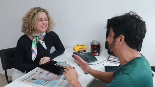 Secretária Ana Carla Abrão, em entrevista ao editor Elder Dias: “A política de incentivos fiscais de Goiás foi e é absolutamente fundamental para gerar o desenvolvimento do Estado” | Fotos: Fernando Leite/Jornal Opção