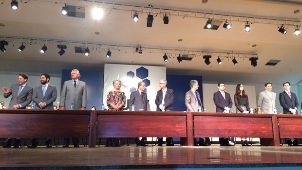 Mesa da diplomação dos eleitos | Foto: Larissa Quixabeira 