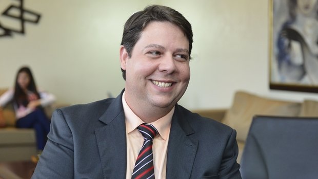 Karlos Cabral, eleito pelo PT, assume vaga de Renato de Castro, do PMDB | Foto: Reprodução Alego / Ruber Couto