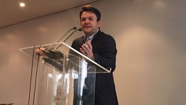 Carlos Eduardo Reche durante discurso | Foto: Alexandre Parrode