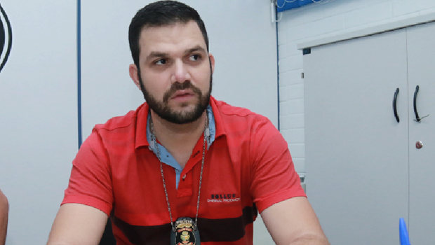 Agente Wendel Souza lembra que foram muitos os dias que trabalhou além do expediente para evitar que novas mortes acontecessem | Fotos: Fermando Leite / Jornal Opção