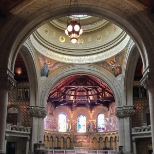 Altar-mor da Memorial Church, capela dos Anjos, Stanford, Califórnia.