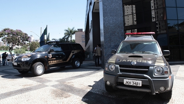 O engenheiro da Saneago, José Vicente Júnior, que teve mandado de prisão determinado por suspeita de envolvimento organização criminosa que fraudava licitações na Companhia, se apresentou à sede da Polícia Federal, em Goiânia_Jornal Opção