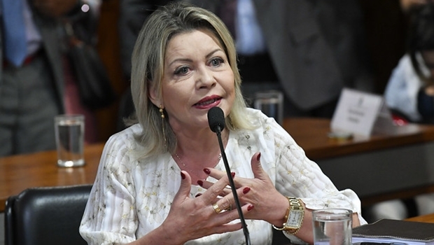 TRE-MT cassa Selma Arruda e suplente por omissão de despesas na campanha