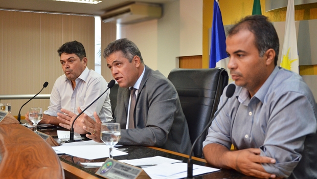 Filipe Martins (PSC), Milton Neris (PP) e Etinho Nordeste (PTB) durante sessão da Comissão de Finanças | Foto: Aline Batista