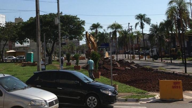 Obras da trincheira  na Rua 90 com Avenida 136 | Foto: Jornal Opção