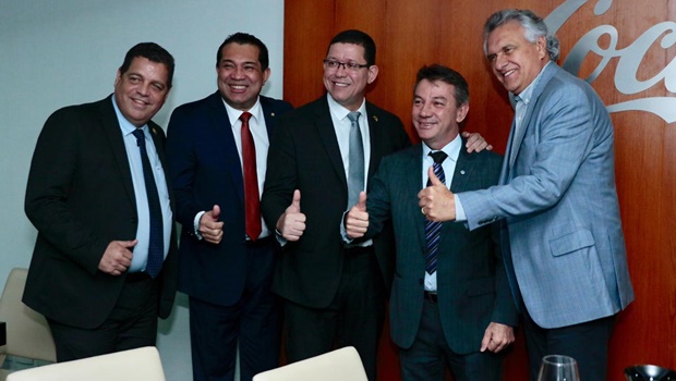 Goiás esteve presente no encontro de ambientalistas, generais do Exército e políticos para uma reflexão sobre o futuro de um tesouro nacional: a Amazônia brasileira. A convite do secretário Nacional de Segurança Pública, general Guilherme Theophilo, o governador Ronaldo Caiado (DEM) participou do evento promovido pela Fundação Amazonas Sustentável e Federação das Indústrias do Estado do Amazonas_Jornal Opção