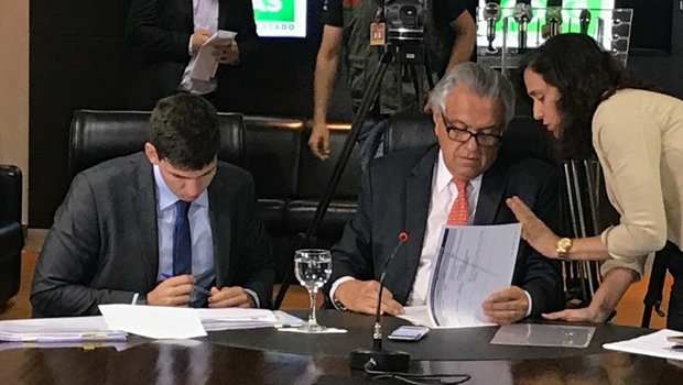 Ronaldo Caiado articula no Palácio