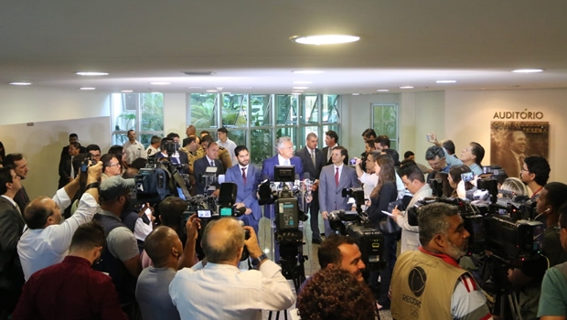 Durante entrevista coletiva sobre o balanço dos primeiros 100 dias de sua gestão, Ronaldo Caiado falou sobre o pagamento dos salários de dezembro_Jornal Opção