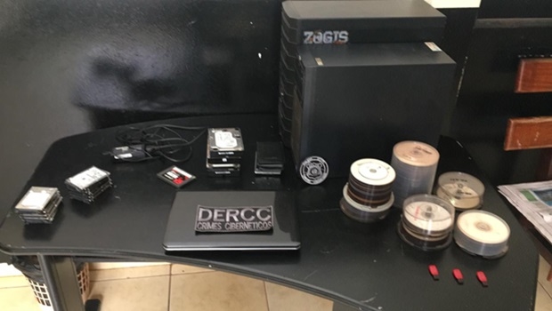 Homem é preso por armazenar imagens pornográficas infantis