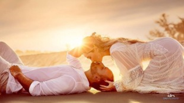 Dia 25 de maio foi a data escolhida para o sim de Eduardo Bolsonaro e Heloisa Wolf. O filho do presidente Jair Bolsonaro, deputado Eduardo Bolsonaro, e sua noiva já iniciaram a distribuição dos convites para a celebração_Jornal Opção