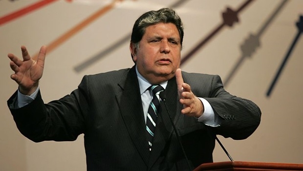 Ex-presidente do Peru atira na própria cabeça ao receber ordem de prisão