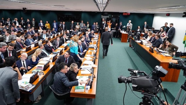 Mais de 100 deputados querem falar em apreciação reforma da Previdência