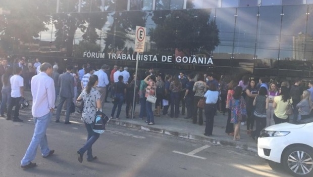 Alarme falso de incêndio faz com que prédio do TRT seja evacuado