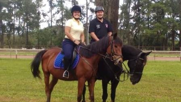 Mulher de Mourão abre seu perfil nas redes sociais e ganha fã-clube_jornal opção