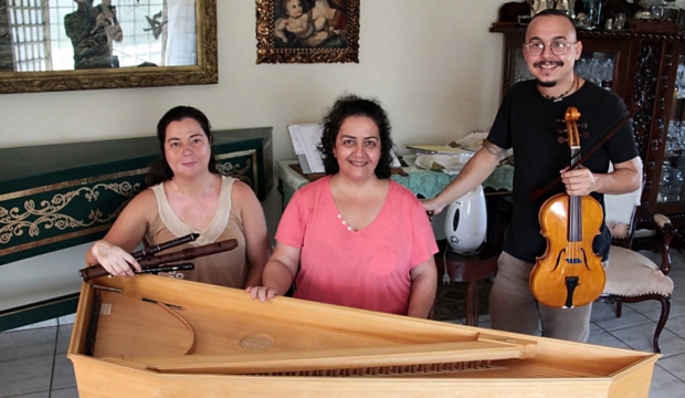 Membros do Uccelli executam Música Medieval em Goiânia